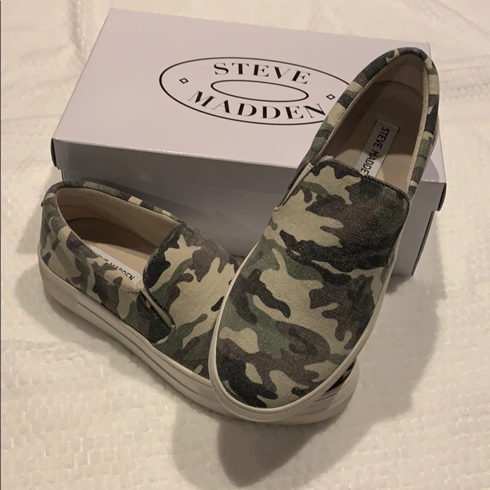 NWT Steve Madden camo slip ons